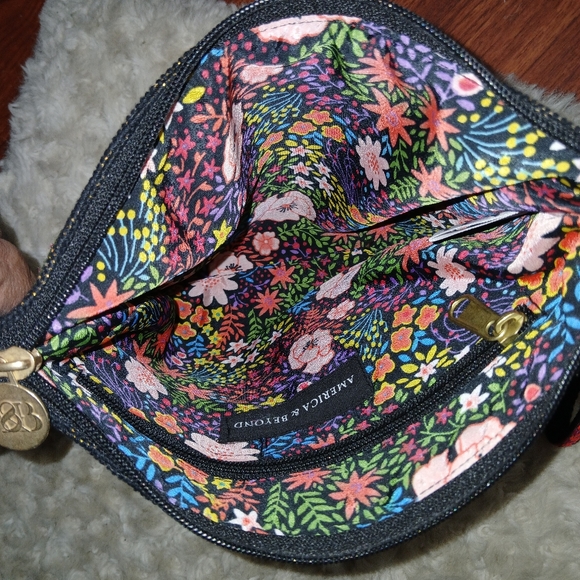 America & Beyond Women's Embroidered Beaded Clutch Pink Floral NWT - Picture 2 of 8